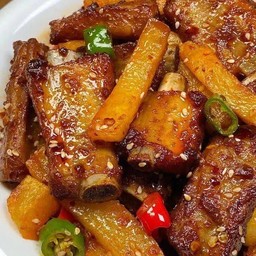 干锅排骨 ซี่โครงหม้อแดง