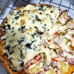 ดูโอ้พิซซ่าหน้าผักโขมและเดอะลุกซ์size.L