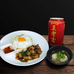 SET ข้าวกะเพราหมูกรอบไข่ดาว + เกี๊ยวน้ำ + น้ำหวังเหล่าจี๋