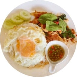 ข้าวกระเพราไก่ ไข่ดาว