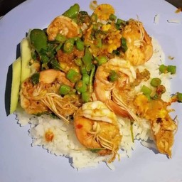 ผัดกระเพรา กุ้ง เป็นกับข้าว