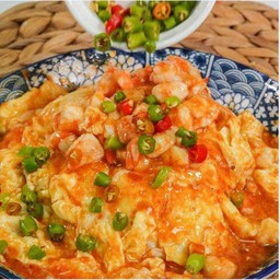 ข้าวไข่ข้นซอสสุกี้กุ้งสับ