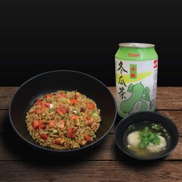 SET ข้าวผัดไก่ย่างถ่าน + เกี๊ยวน้ำ + น้ำฟัก