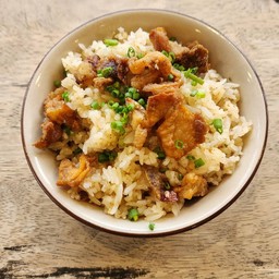 ข้าวผัดกระเทียมมันเนื้อ