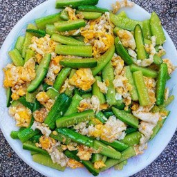 แตงกวาผัดไข่ **กับข้าว**