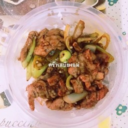 ข้าวราดผัดพริกหยวก