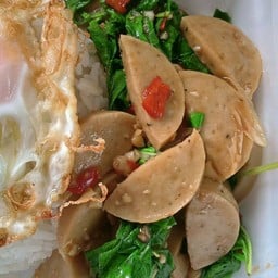ข้าวผัดกระเพราหมูยอ