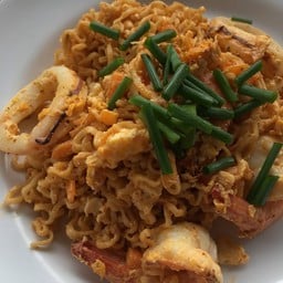 ผัดมาม่า(ร้านยำขวัญพร)