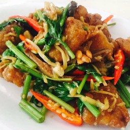 เนื่อปลากระพงผัดขึ้นฉ่าย
