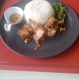 ข้าวหมูกรอบกระเทียม