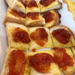 ขนมปังปิ้งเนย+แยมสตรอเบอร์รี่