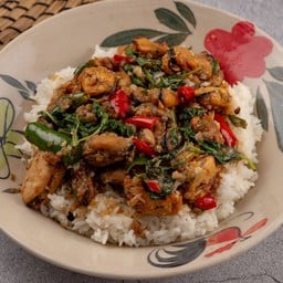 ผัดกะเพราหอยแมลงภู่ (ราดข้าว)