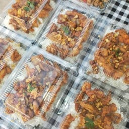 ข้าวราดแกงพุงแตก