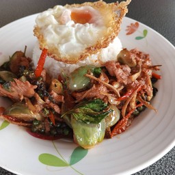 ผัดเผ็ดหมูชิ้น