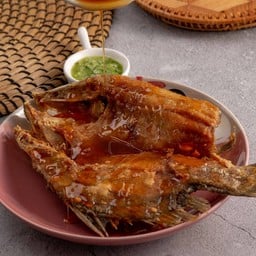 ปลากะพงทอดน้ำปลา (ตัว)