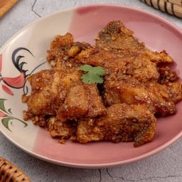 ปลากระพงผัดกระเทียม (กับข้าว)