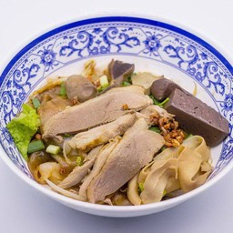 เส้นใหญ่แห้งเป็ดพะโล้