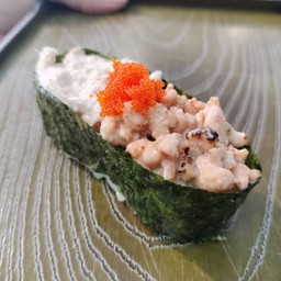 แซลมอนย่างทูน่าสลัด