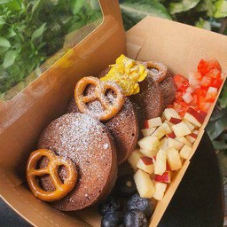 แพนเค้ก ผลไม้สดตามฤดูกาล