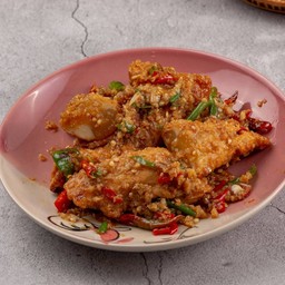 ปลากระพงผัดพริกเกลือ (กับข้าว)