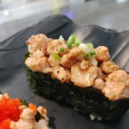 ซูชิแซลมอนย่างซอสเทอริยากิ