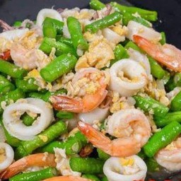 ผัดถั่วฝักยาว ราดข้าว