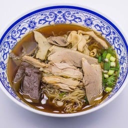 บะหมี่เส้นกลมน้ำเป็ดพะโล้