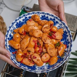 คัั่วพริกเกลือใส้กรอกราดข้าว(หนังกรอบ)