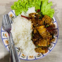 ข้าวกะเพราหมูกรอบ