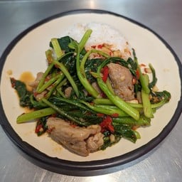 ยอดคะน้า ราดข้าว