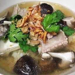 ข้าวต้มกระดูกหมู+หมูบ่ะช่อ+เห็ดหอม