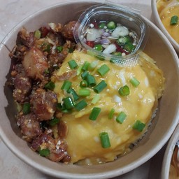 ข้าวไข่ข้นหมูสามชั้นคั่วพริกเกลือ