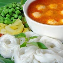 ข้าวขาหมู-ขนมจีนน้ำยา