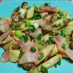 ผัดเห็ดออรินจิ+เบค่อน