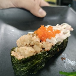 แซลมอนย่างสลัดปูอัด