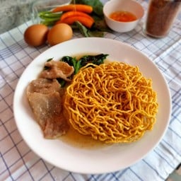 [อร่อยซ่ากับโค้ก] ขายดี บะหมี่กรอบ ราดหน้า +  โค้ก ออริจินัล (กระป๋อง) 