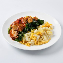 ก๋วยเตี๋ยวหน้าเป็ดย่างพริกเผากระเพรากรอบ