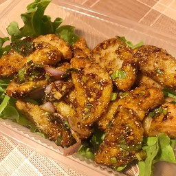 ยำน้ำตกหมูยอทอด (กับข้าว)