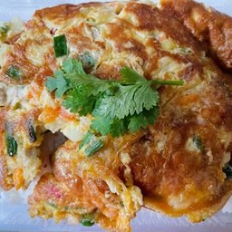 ข้าวไข่เจียวไก่สับทรงเครื่องไข่2ฟอง