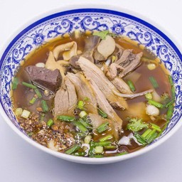 เส้นใหญ่น้ำเป็ดพะโล้