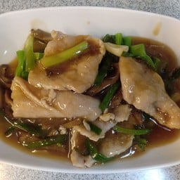 คะน้าฮ่องกงผัดหมูนุ่ม