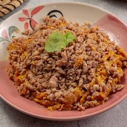 หมูสับผัดผงกะหรี่ (กับข้าว)