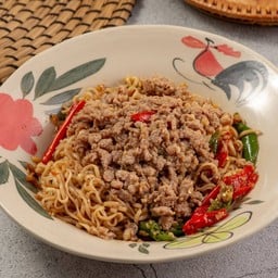 ผัดมาม่าหมูสับ