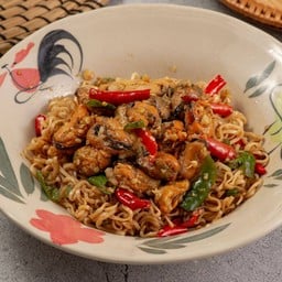 ผัดมาม่าหอยแมลงภู่