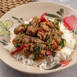 ผัดกะเพราหอยเชลล์ (ราดข้าว)