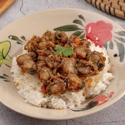 หอยเชลล์ผัดกระเทียม (ราดข้าว)