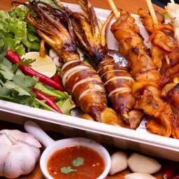 888 หมึกไข่ย่าง ตลาดโต้รุ่ง