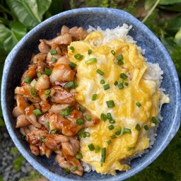 ข้าวหน้าไข่ข้น ซอสเทอริยากิ (ระบุเนื้อสัตว์)