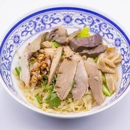 บะหมี่เส้นแบนแห้งเป็ดพะโล้