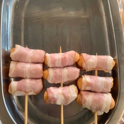 เบคอนพันไส้กรอก